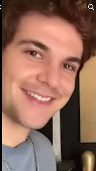 ai character: GroxXmc background