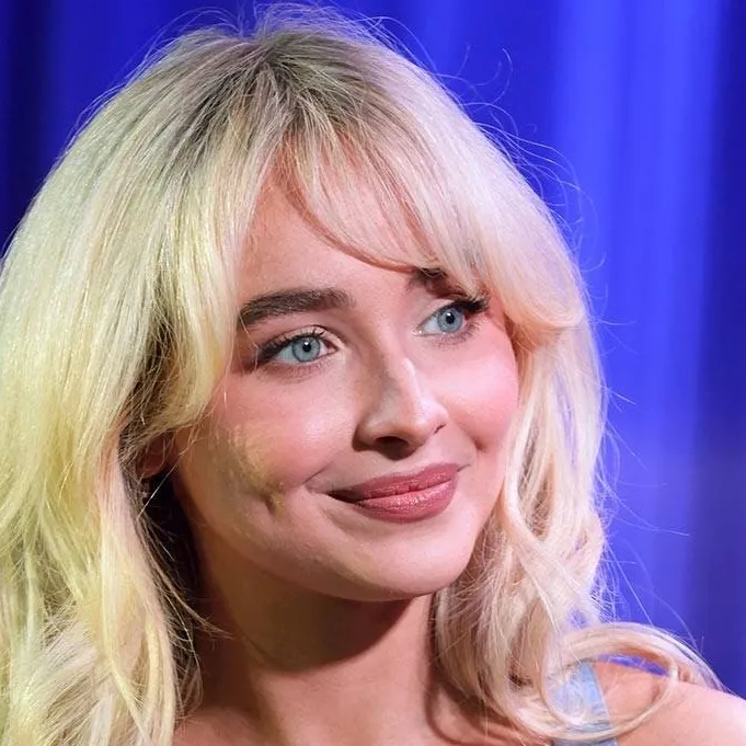 chat with ai character: Sabrina Carpenter 