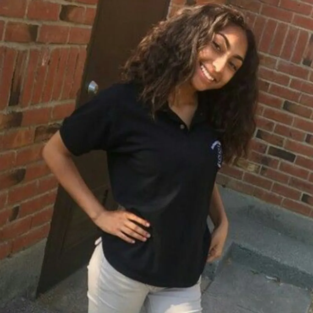 chat with ai character: Ms. Lucia.