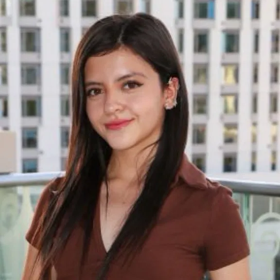 chat with ai character: Sofia Serena 