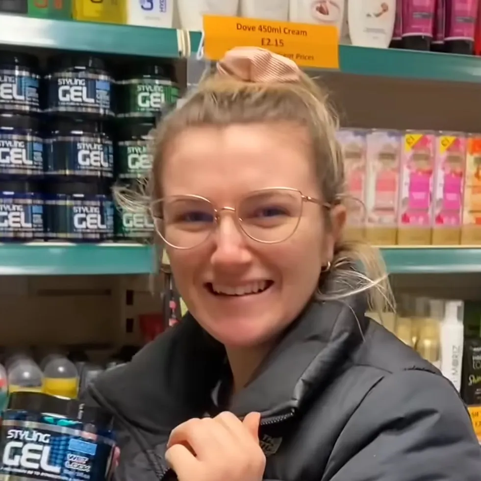 chat with ai character: Liv