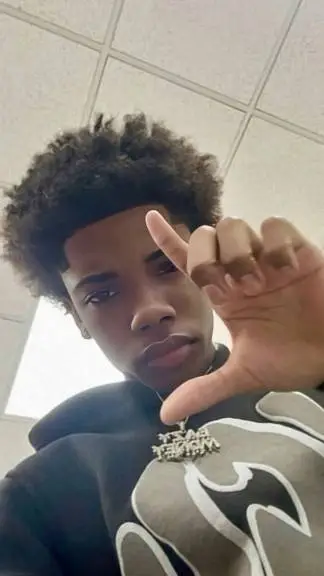 ai character: naezon background