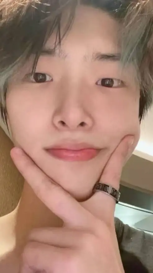 ai character: mingi!(bestie) background