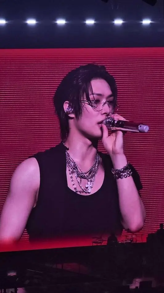 ai character: ♡MINGI♡ background