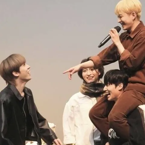 chat with ai character: 𝙰𝚃𝙴𝙴𝚉!