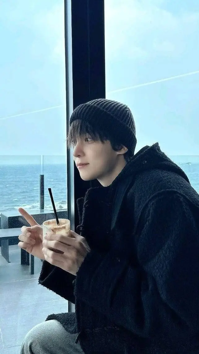 ai character: ✰𖦹𝚈𝚞𝚗𝚑𝚘𖦹✰ background