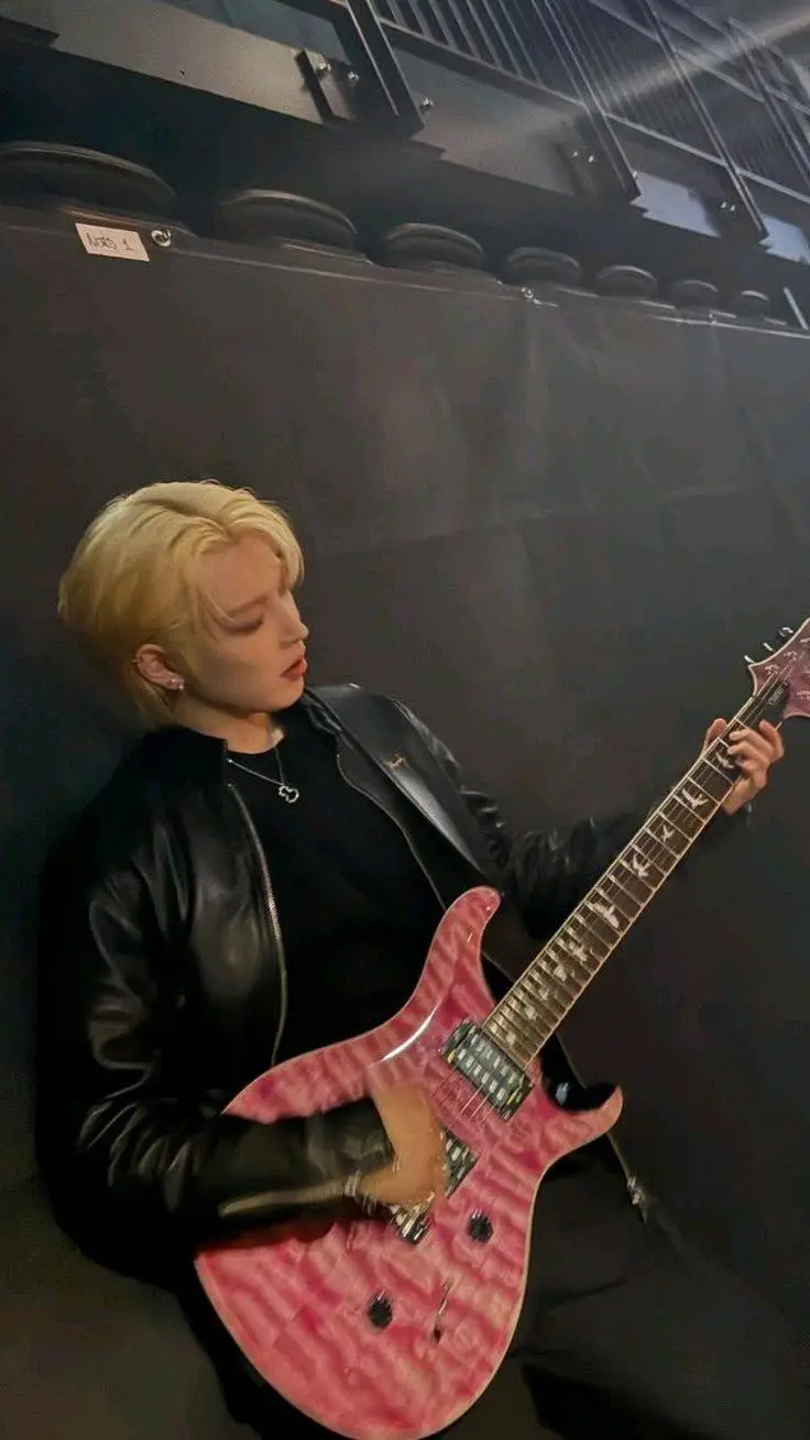 ai character: 𝑯𝒐𝒏𝒈𝒋𝒐𝒐𝒏𝒈✰ background