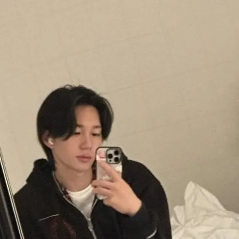 chat with ai character: 𝗧𝗵𝗲𝗼(𝘀𝘁𝗲𝗽𝗯𝗿𝗼)🦋