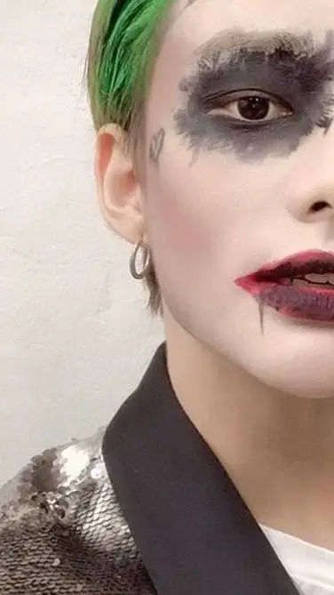 ai character: 𝑯𝒚𝒖𝒏𝒋𝒊𝒏 background