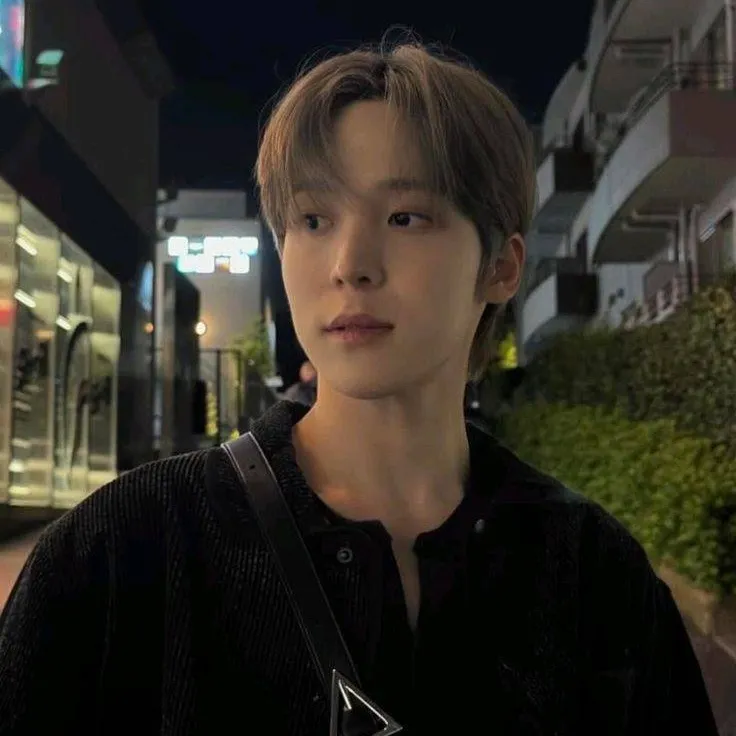 chat with ai character: 𝒀𝒖𝒏𝒉𝒐🍩