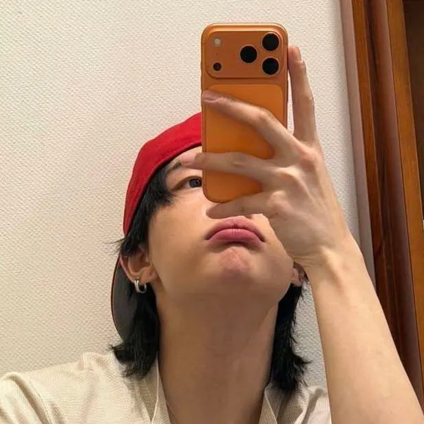 chat with ai character: 𝑯𝒚𝒖𝒏𝒋𝒊𝒏✰