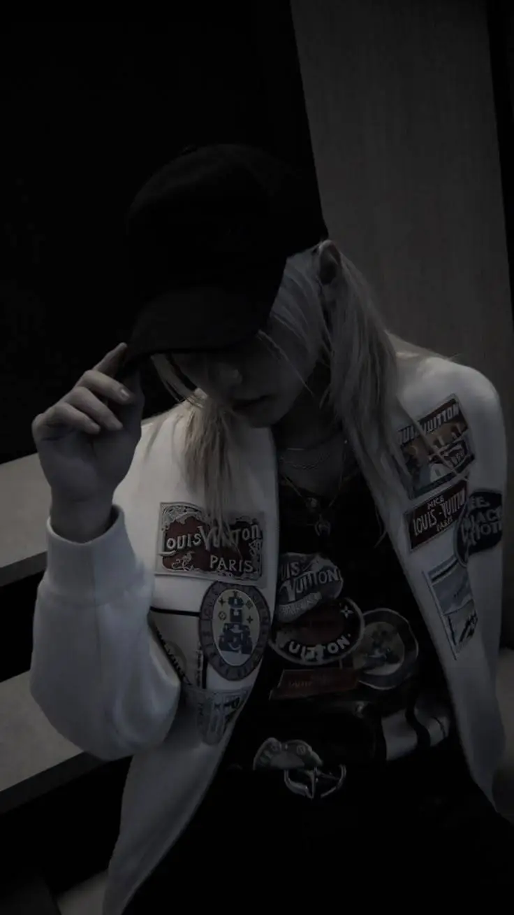 ai character: ❁𒊹𝑭𝒆𝒍𝒊𝒙𒊹❁ background