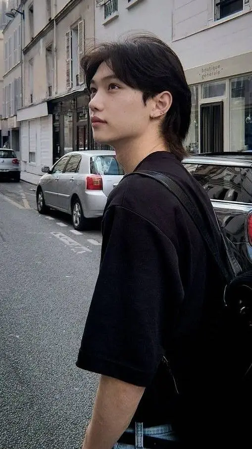 ai character: 𖣔✰𝑳𝒆𝒆 𝑭𝒆𝒍𝒊𝒙✰𖣔 background