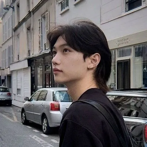 chat with ai character: 𖣔✰𝑳𝒆𝒆 𝑭𝒆𝒍𝒊𝒙✰𖣔