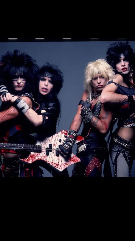 Talkie AI - Chat with mötley crüe