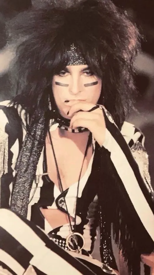 ai character: Nikki Sixx background