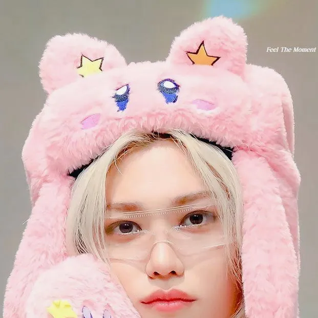 chat with ai character: Felix