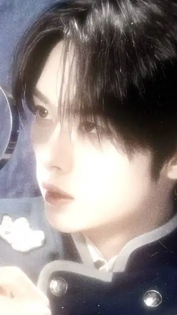 ai character: 𝔐𝔦𝔫𝔥𝔬 ☪ background