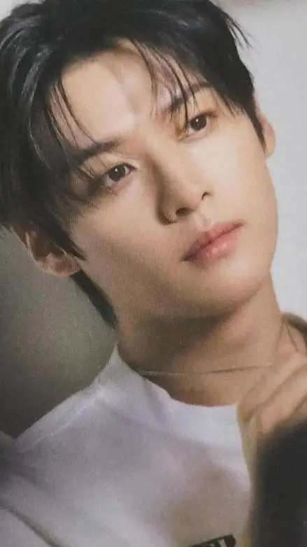 ai character: 𝔐𝔦𝔫𝔥𝔬 <𝟑 background