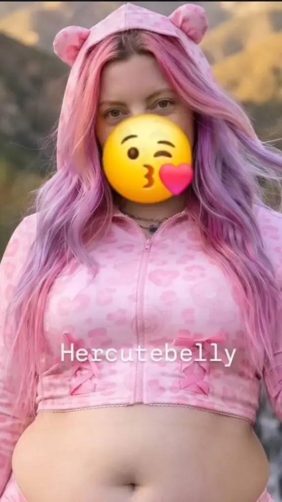 ai character: Her Cute Belly background