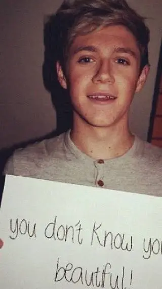ai character: Niall Horan background