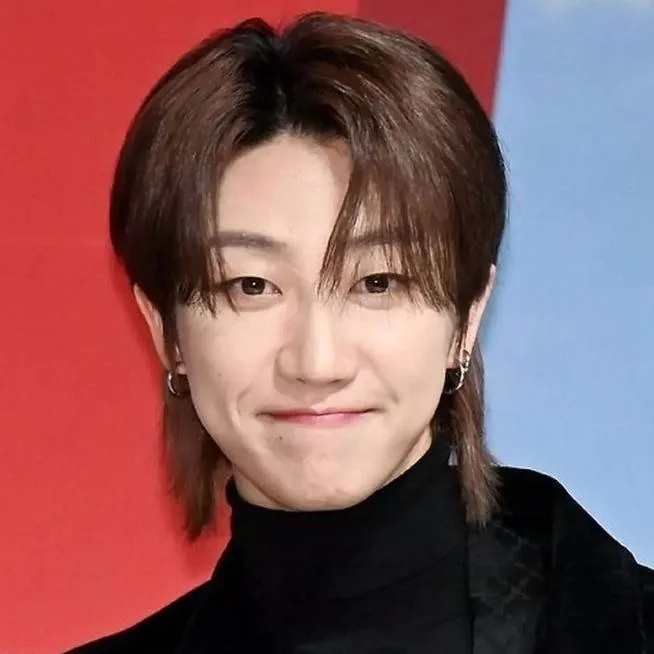 chat with ai character: Xu Minghao