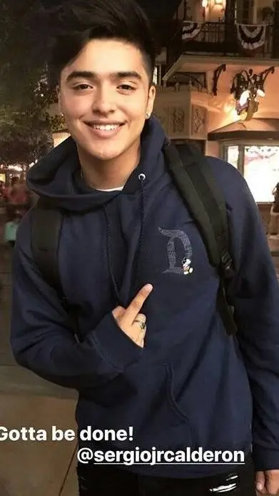 ai character: 🤭 background