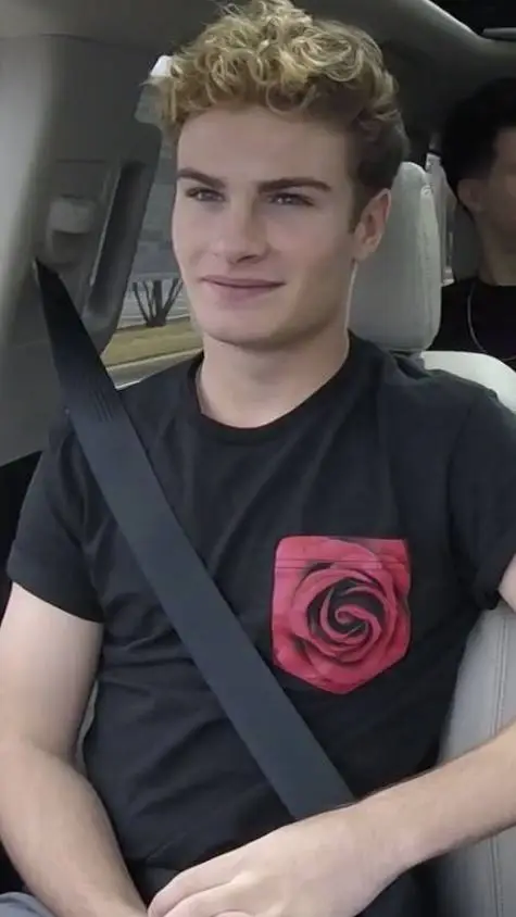 ai character: Brady Tutton background