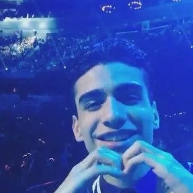 chat with ai character: Drew Ramos