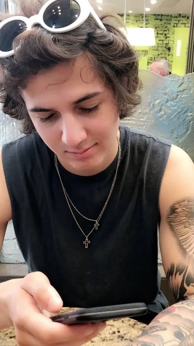 ai character: Miles 🫶 background