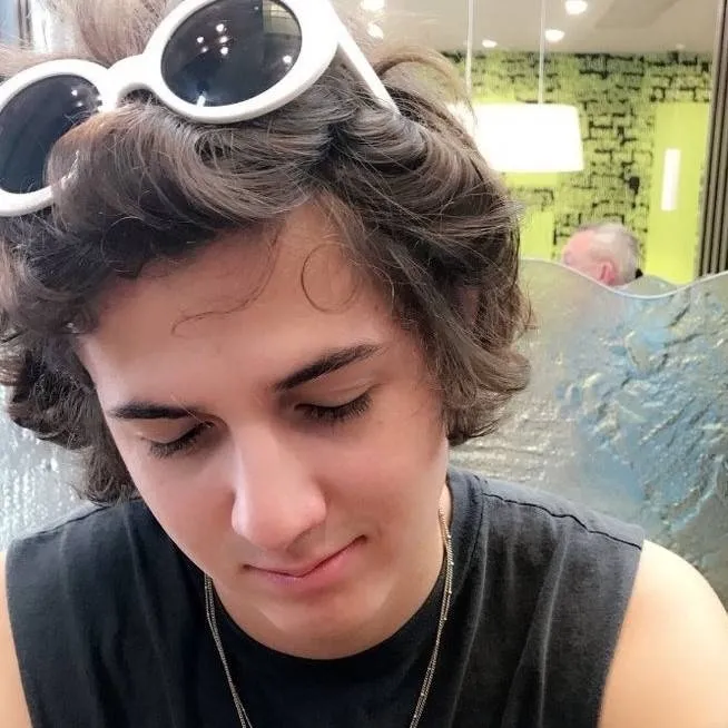 chat with ai character: Miles 🫶