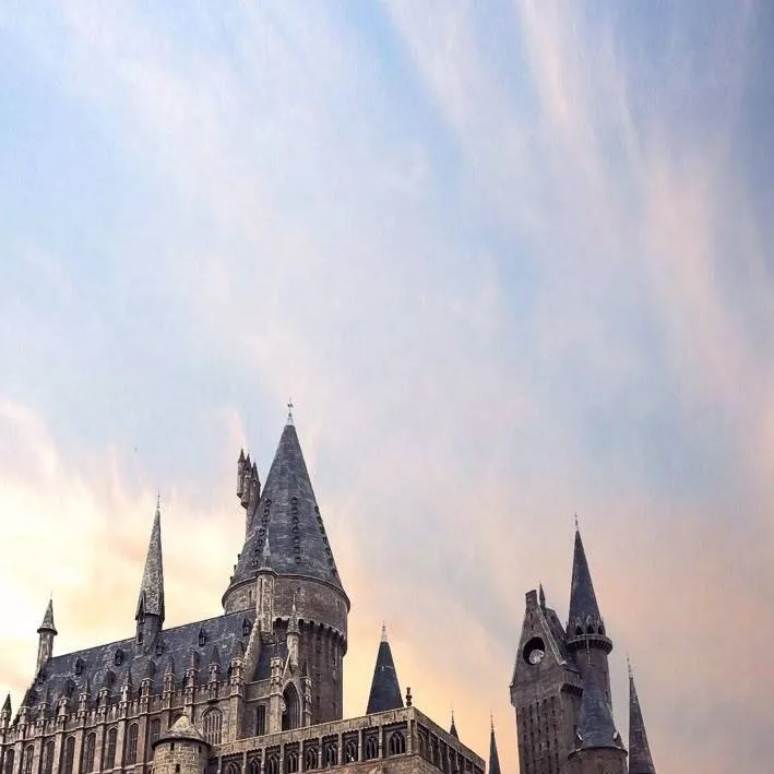 chat with ai character: Hogwarts! 