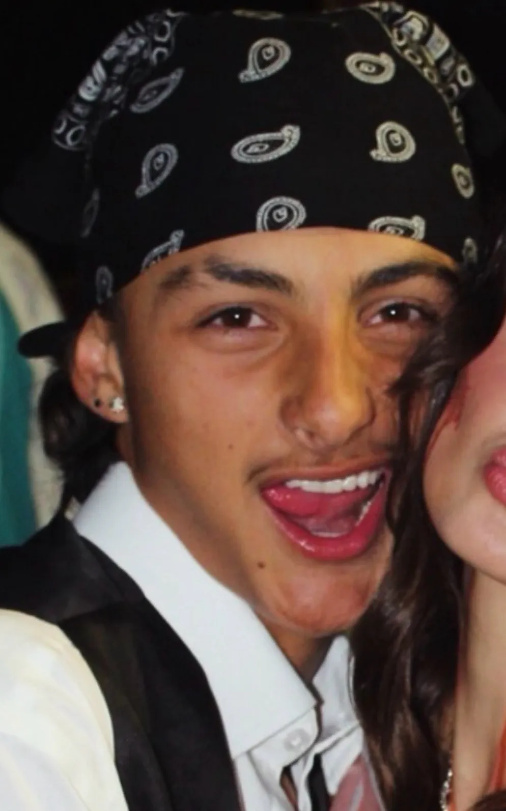 chat with ai character: Vincent Garcia 