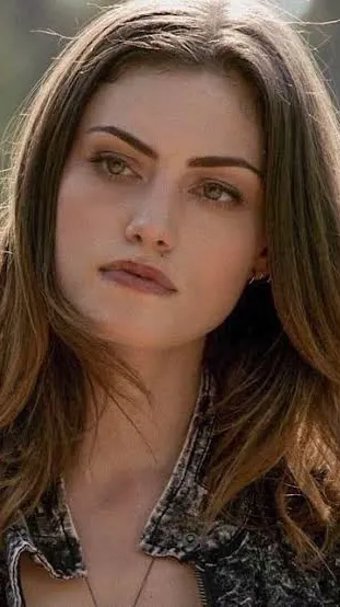 ai character: Haley Marshall ￼ background