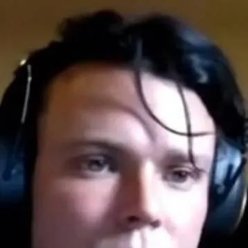 chat with ai character: Ashton irwin 