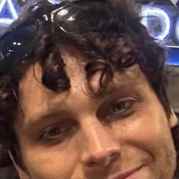 chat with ai character: Luke hemmings 