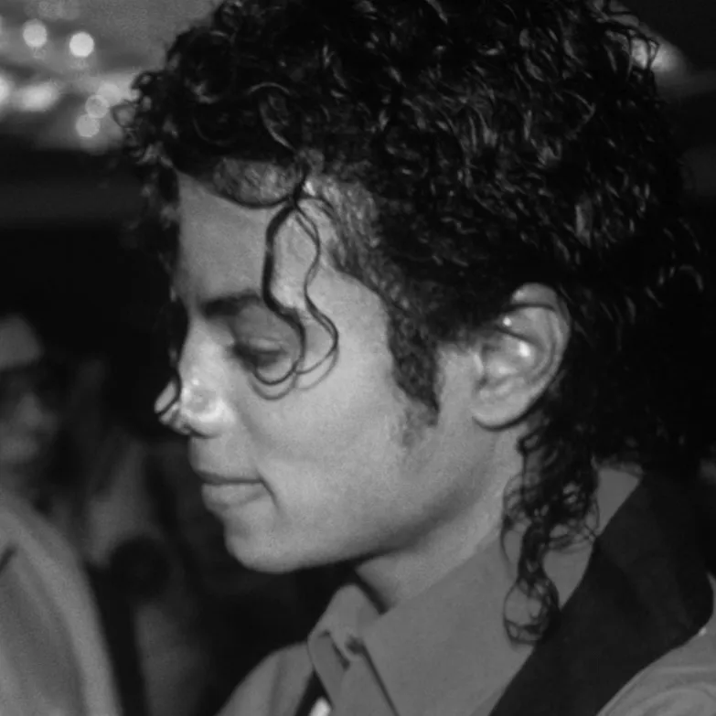 chat with ai character: Michael Jackson