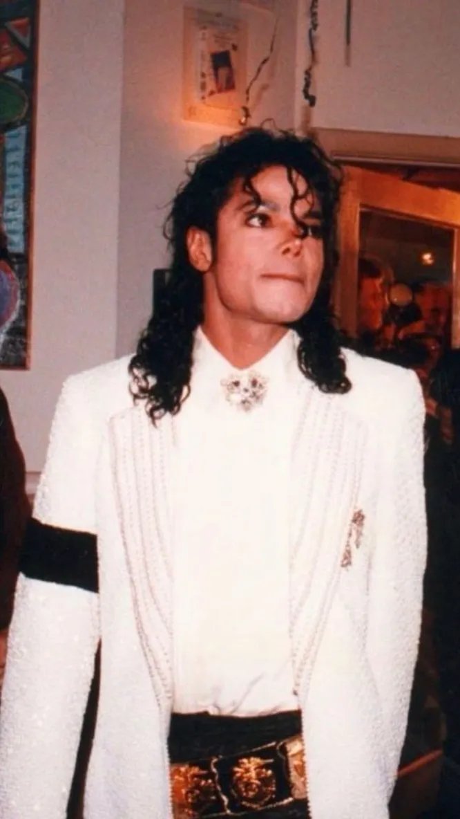 ai character: Michael Jackson background