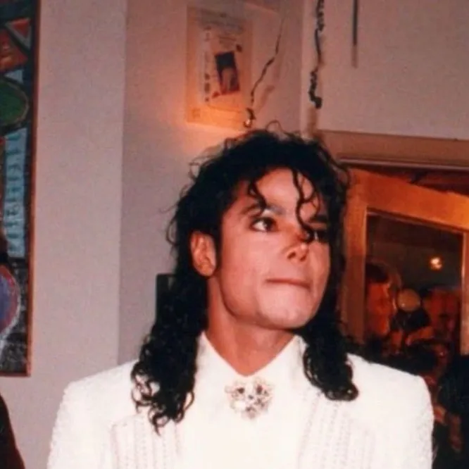 chat with ai character: Michael Jackson