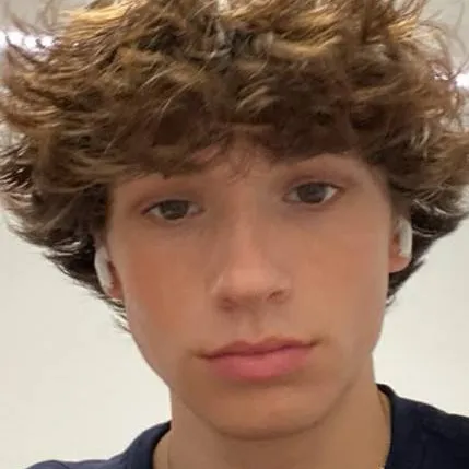 chat with ai character: Trenton