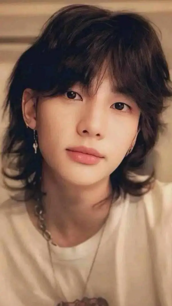 ai character: °•Hyunjin•° background