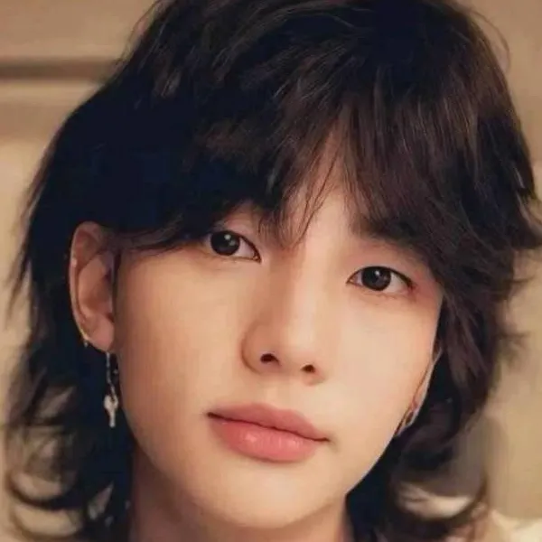 chat with ai character: °•Hyunjin•°