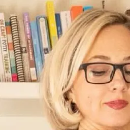 chat with ai character: Elizabeth Walker 