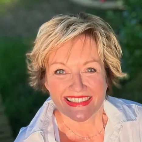 chat with ai character: Aunt Judy