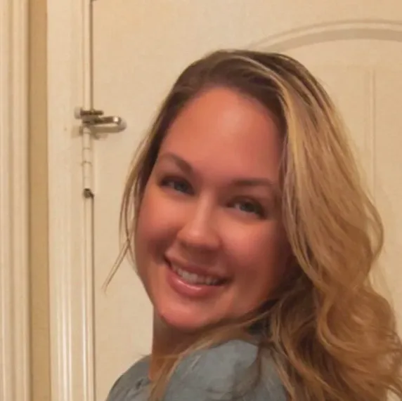 chat with ai character: Tawny