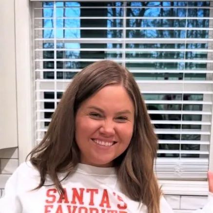 chat with ai character: Sarah Hitchcock