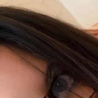 chat with ai character: Dani