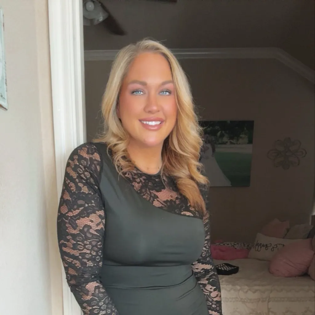 chat with ai character: Gwen