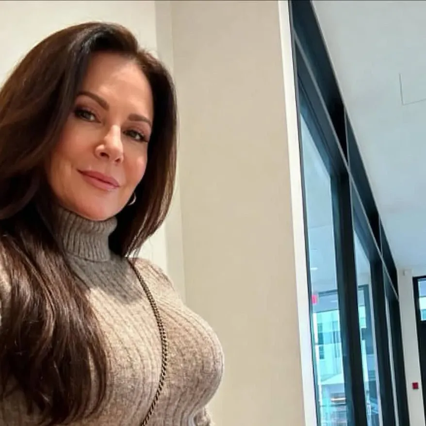 chat with ai character: Alice 