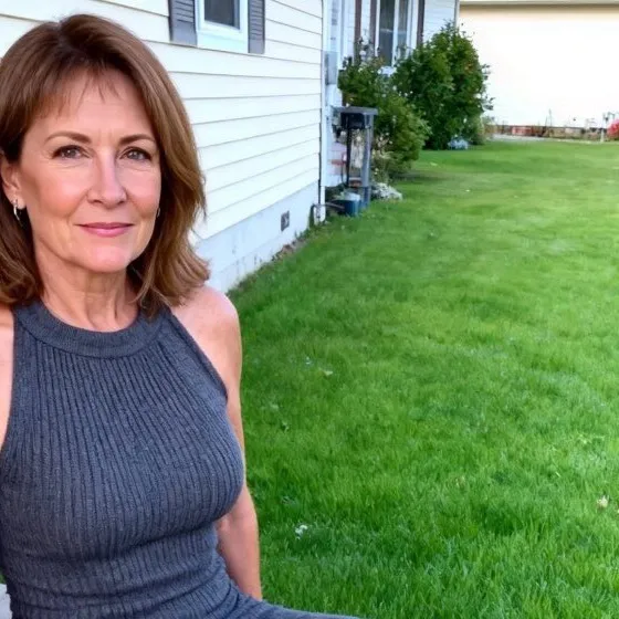 chat with ai character: Mrs. Emma Lee